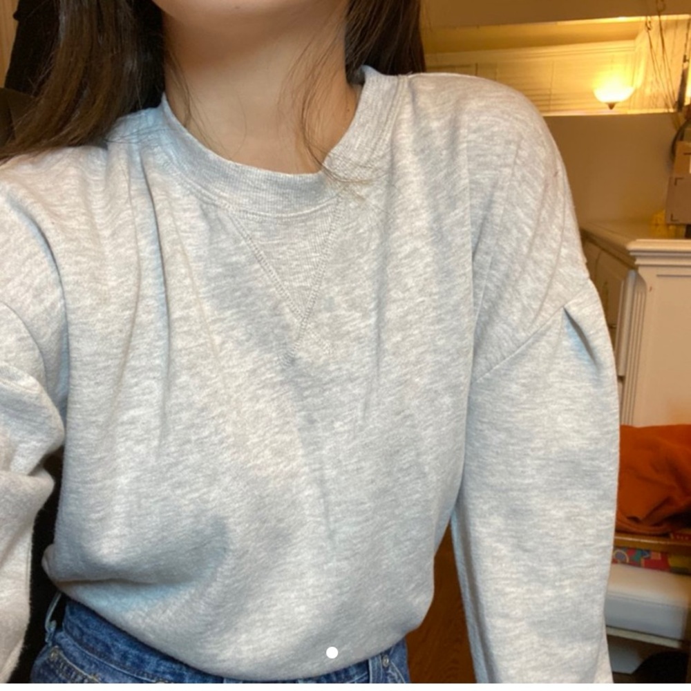 Puffy shoulder sweater